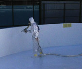 Couche de finition sur les parois